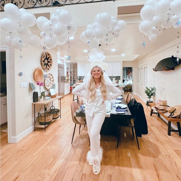 The Robe White Feather Pajamas - Picture 2 of 6